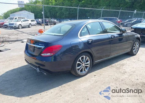 2016 Mercedes-Benz C 300 4Matic/Luxury 4Matic/Sport 4Matic z USA, uszkodzony, nr VIN 55SWF4KB9GU138872